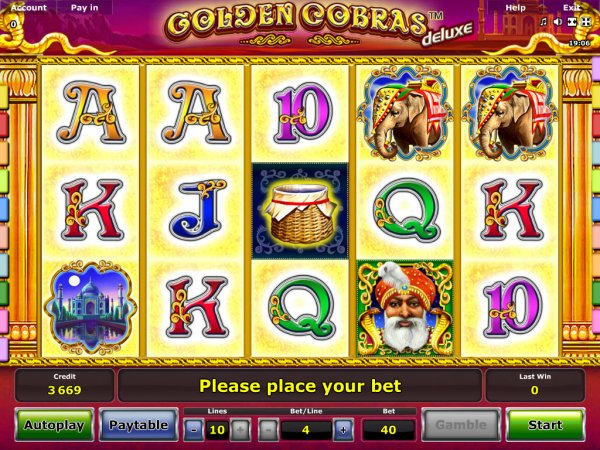 Golden Cobras Deluxe Slot Game Reels